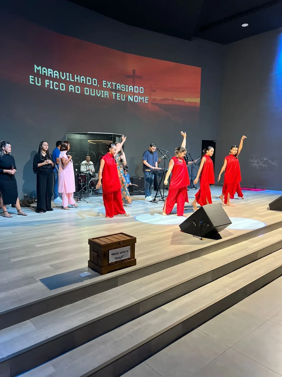 Apresentação durante a celebração de Páscoa